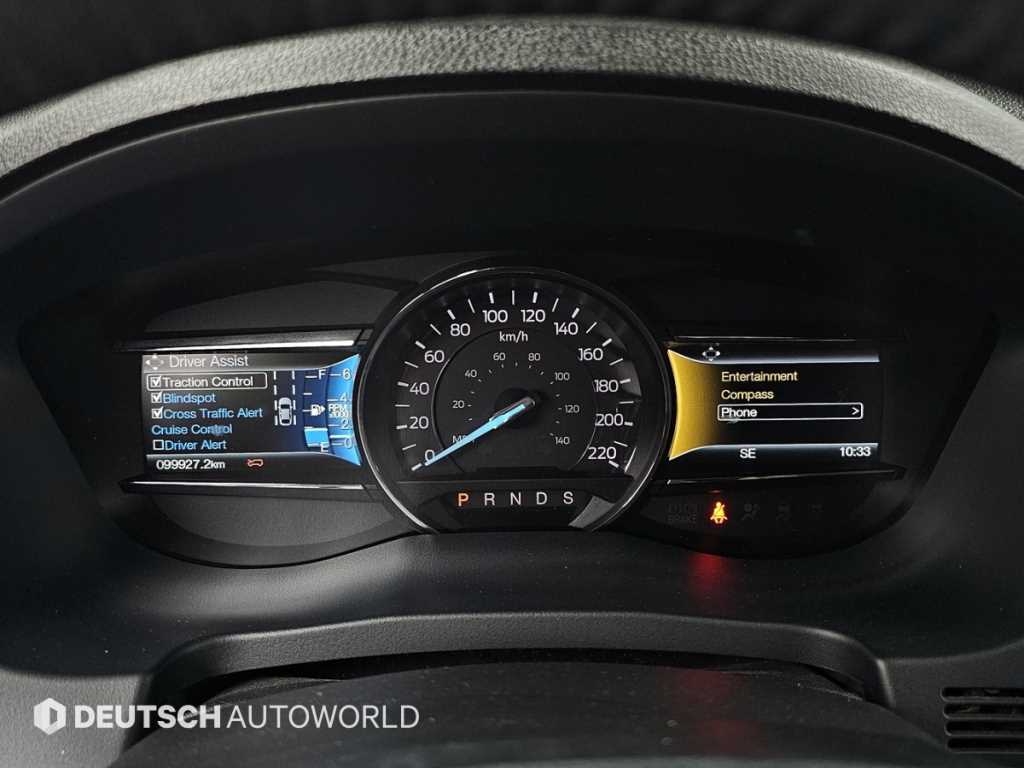 Ford Explorer — photo 08