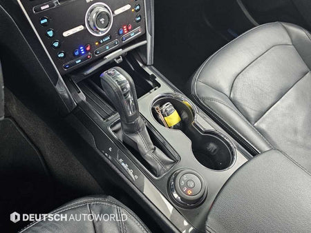 Ford Explorer — photo 09
