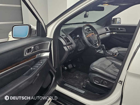 Ford Explorer — photo 11