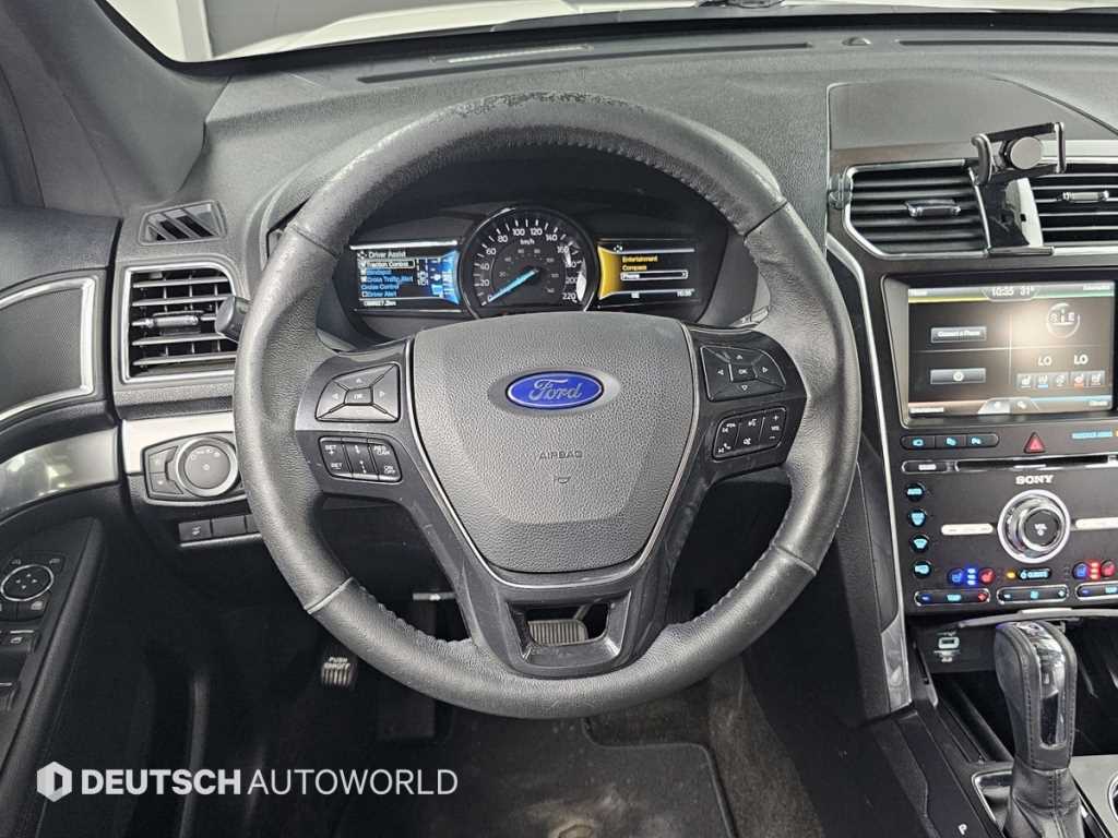 Ford Explorer — photo 13