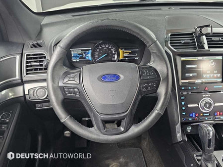 Ford Explorer — photo 13