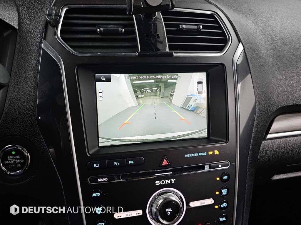 Ford Explorer — photo 15