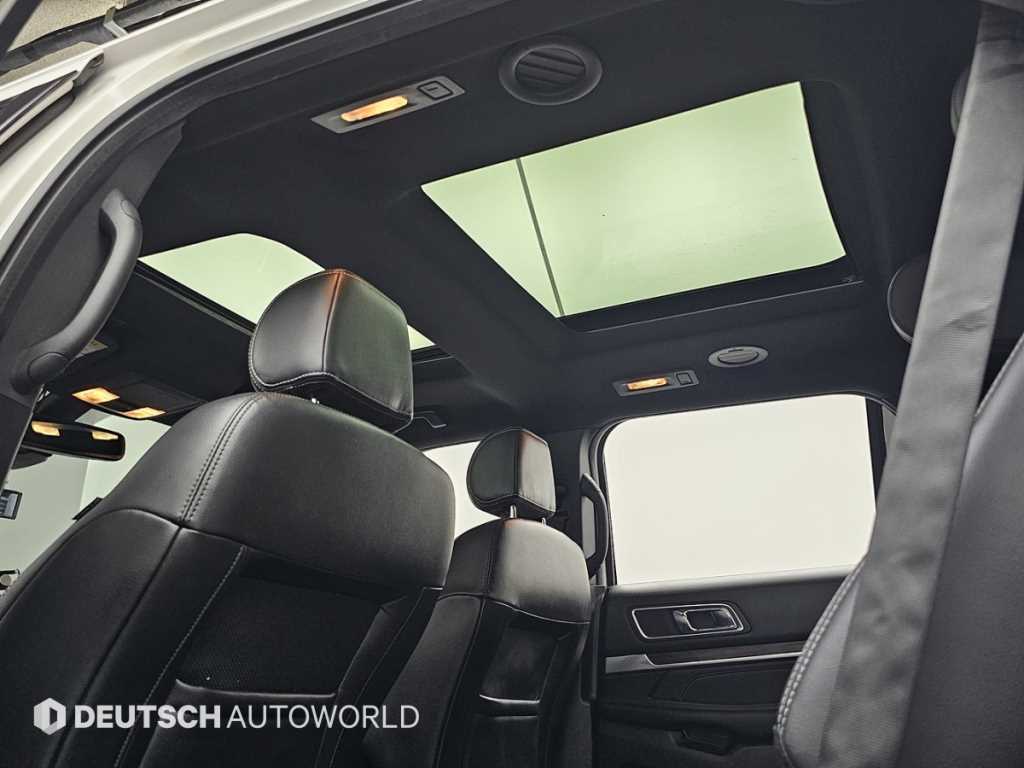 Ford Explorer — photo 18