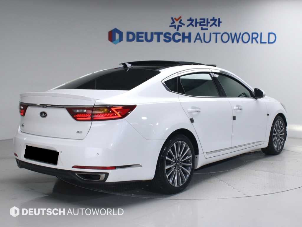 Kia K7 — photo 02
