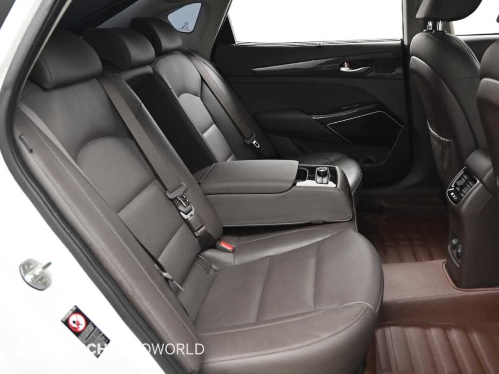 Kia K7 — photo 12