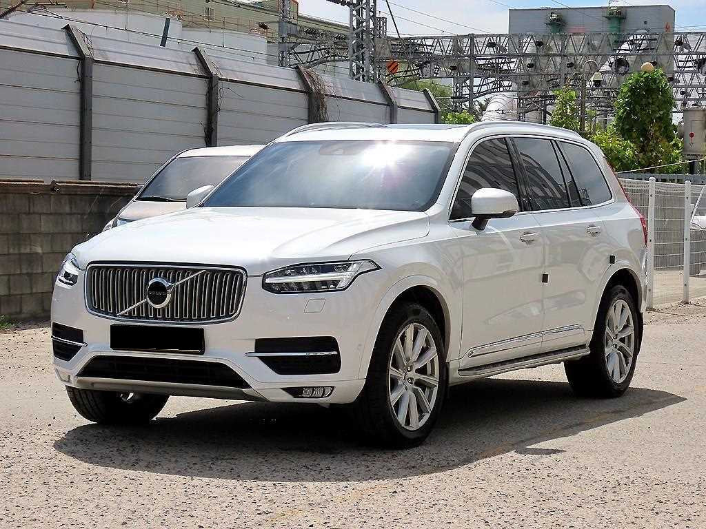 Volvo XC90 — photo 02