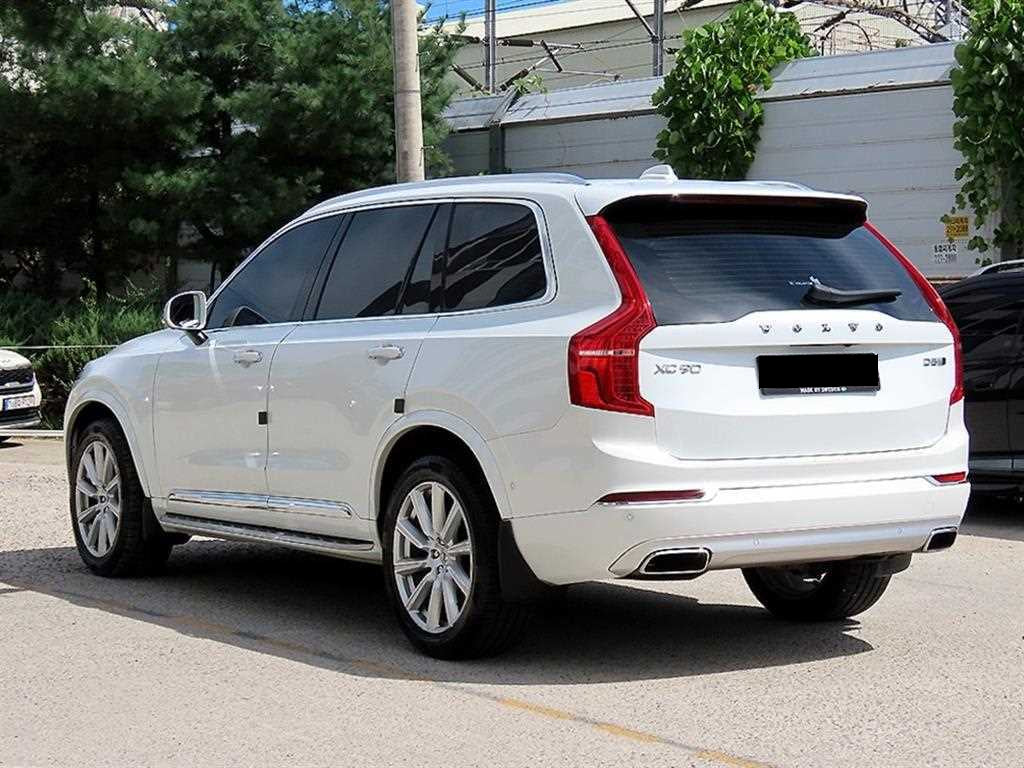 Volvo XC90 — photo 03