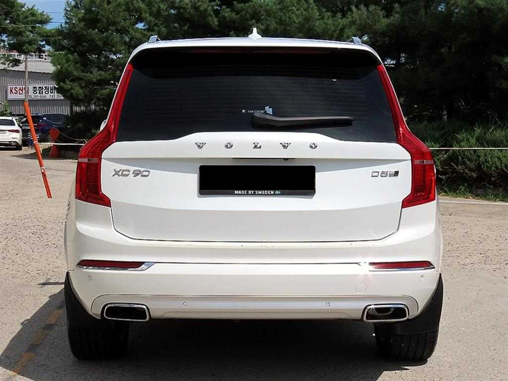 Volvo XC90 — photo 04