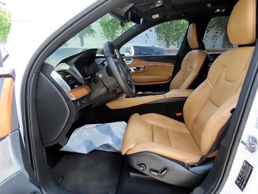 Volvo XC90 — photo 06