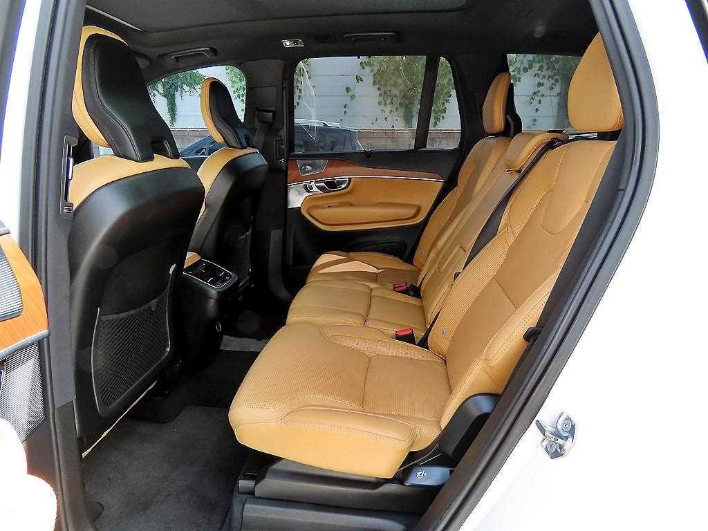 Volvo XC90 — photo 07