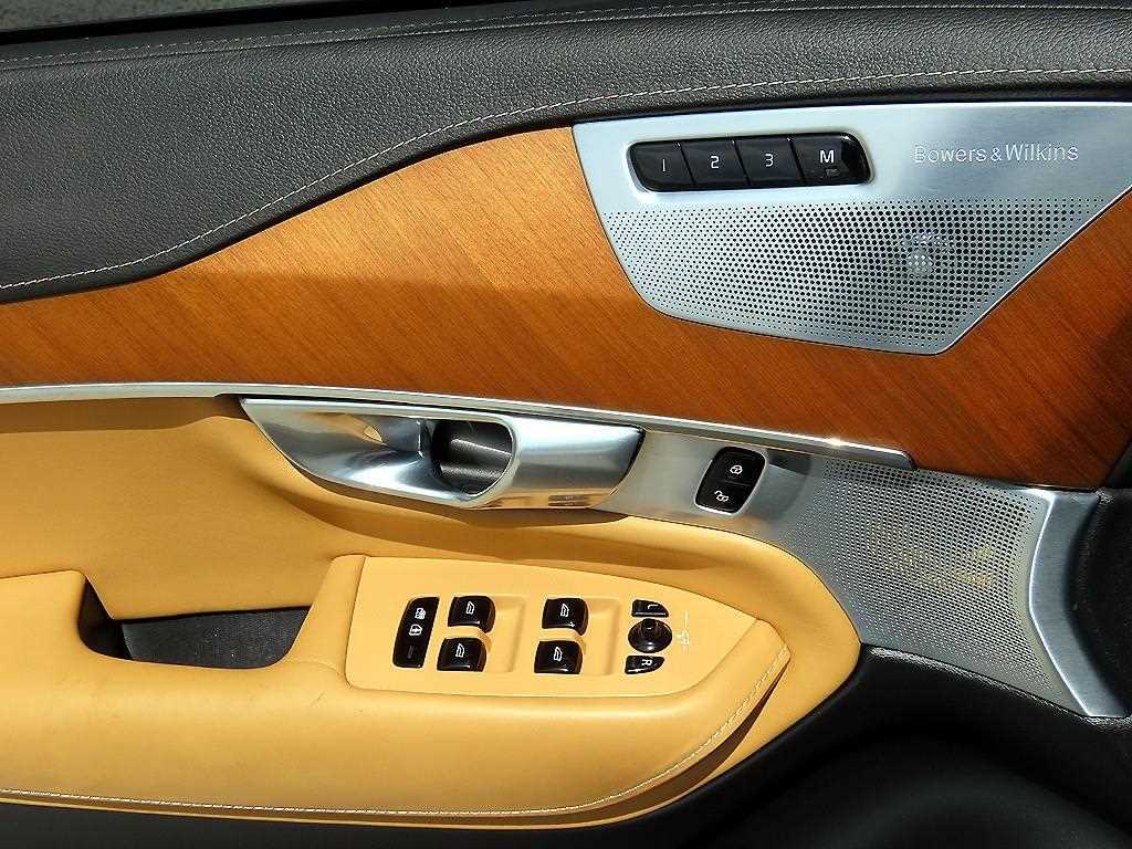 Volvo XC90 — photo 13