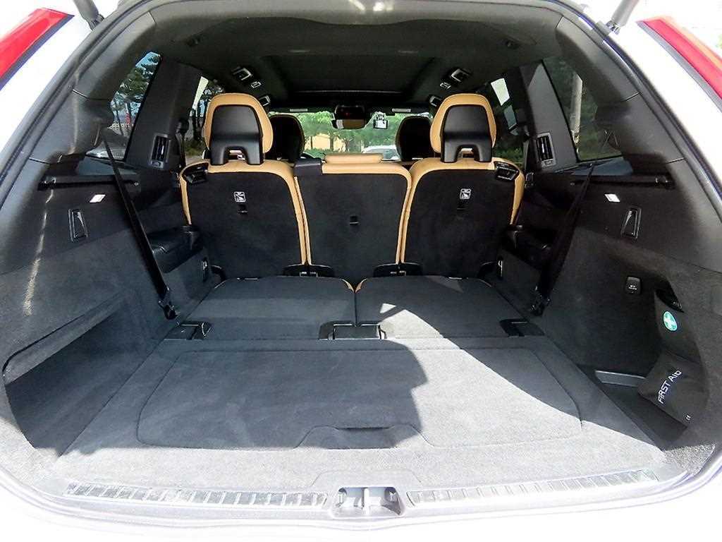 Volvo XC90 — photo 17