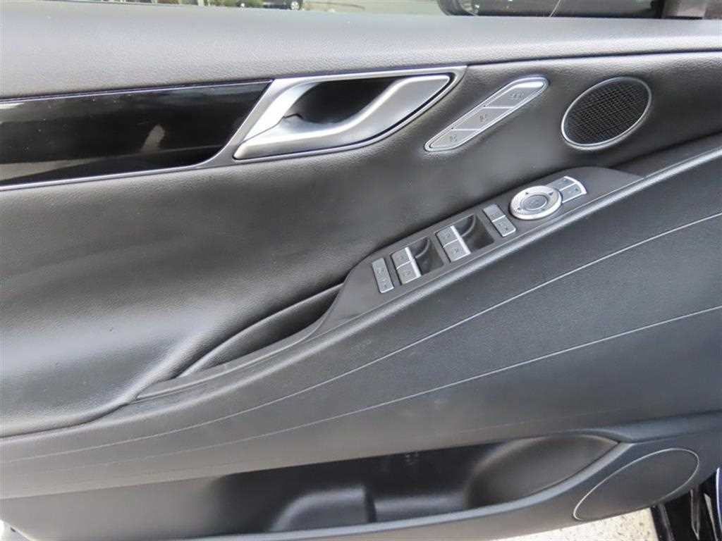 Genesis G80 — photo 07