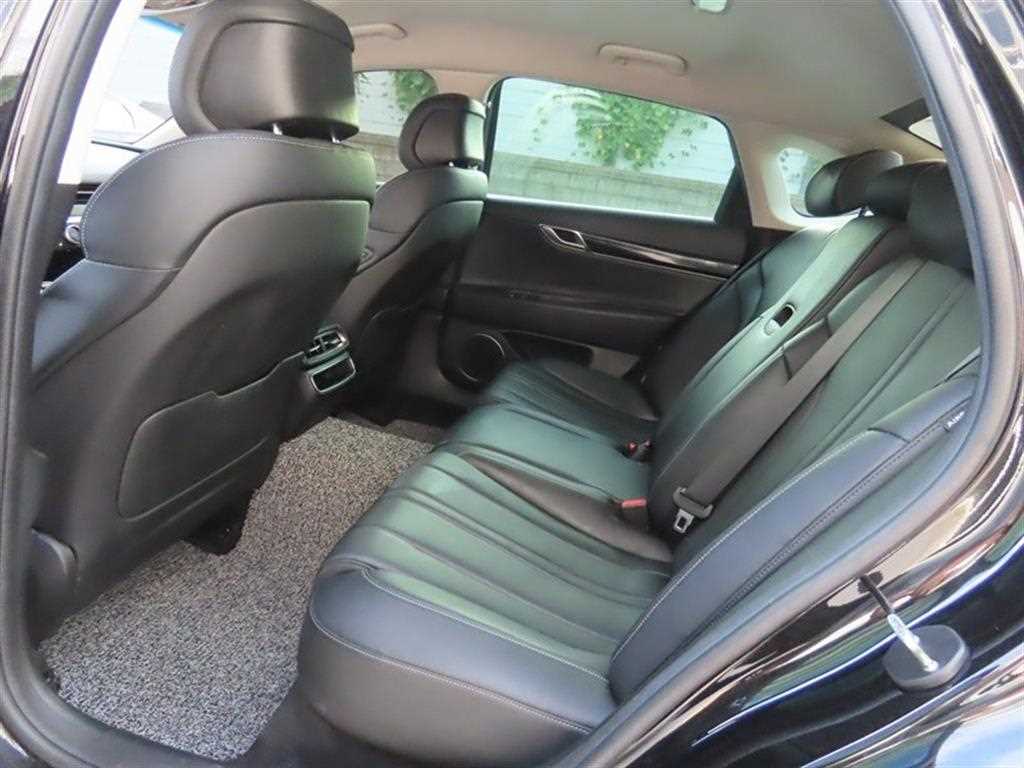 Genesis G80 — photo 08