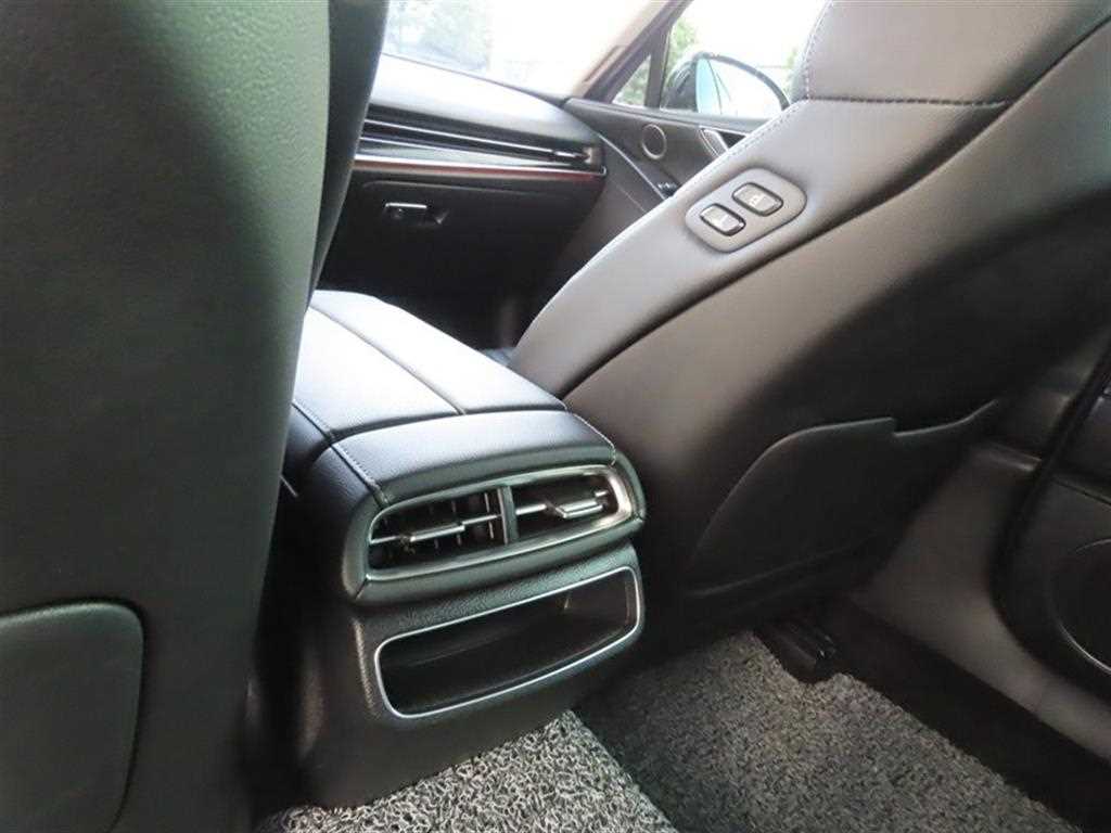 Genesis G80 — photo 09