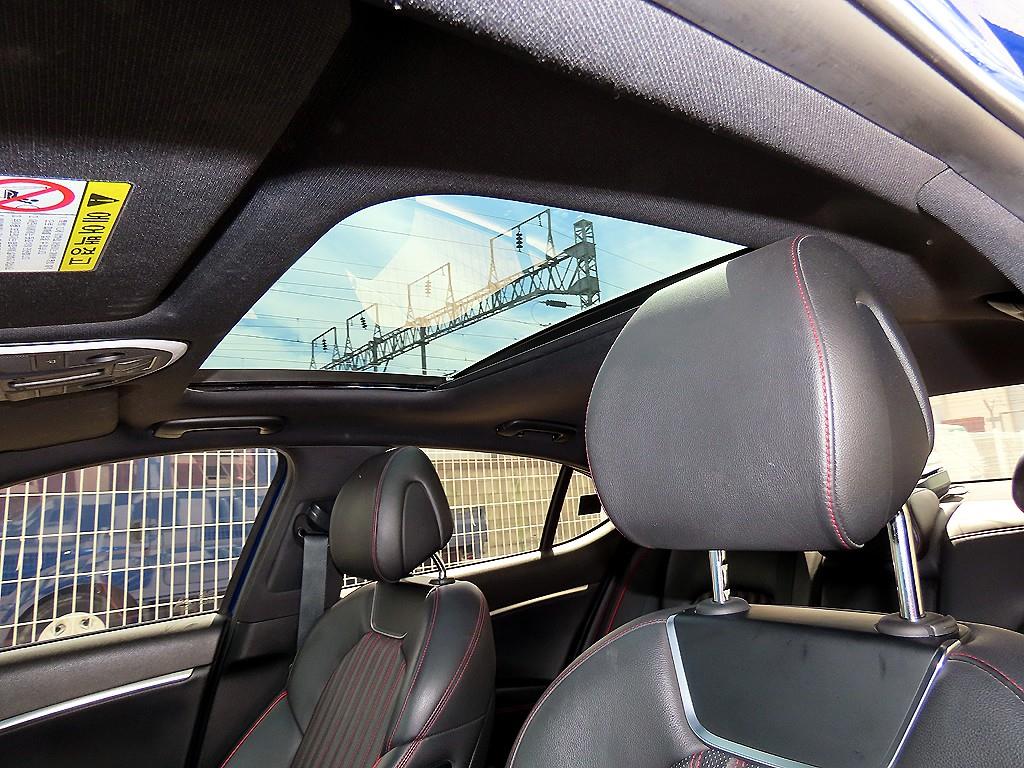 Genesis G70 — photo 17