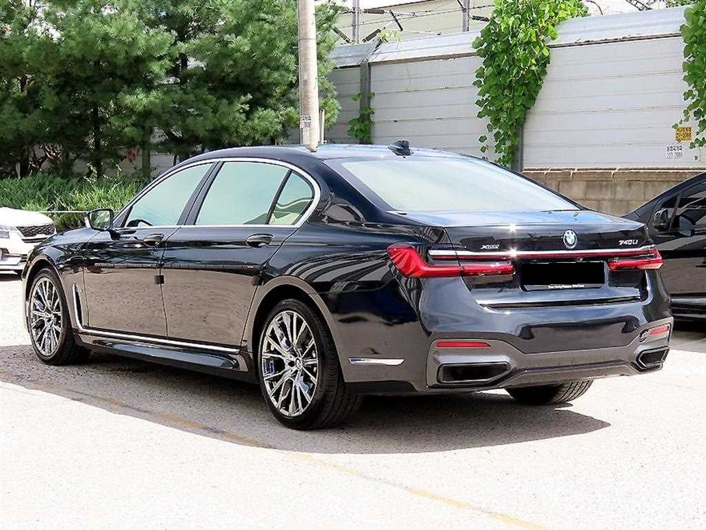 BMW 7-Series — photo 03