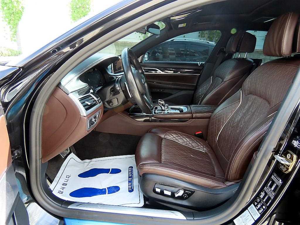 BMW 7-Series — photo 05