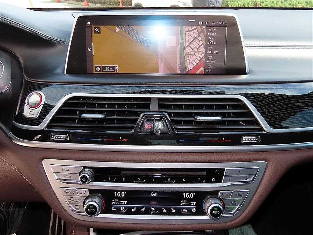 BMW 7-Series — photo 14