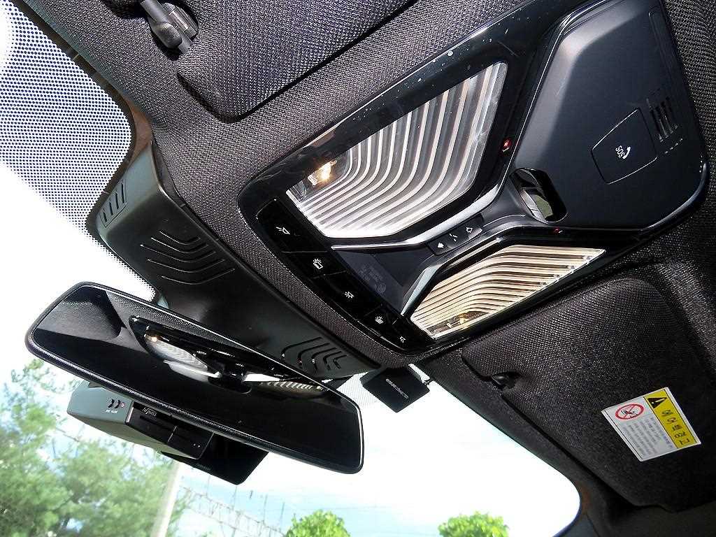 BMW 7-Series — photo 15