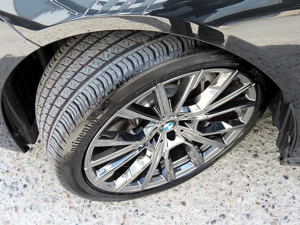 BMW 7-Series — photo 20