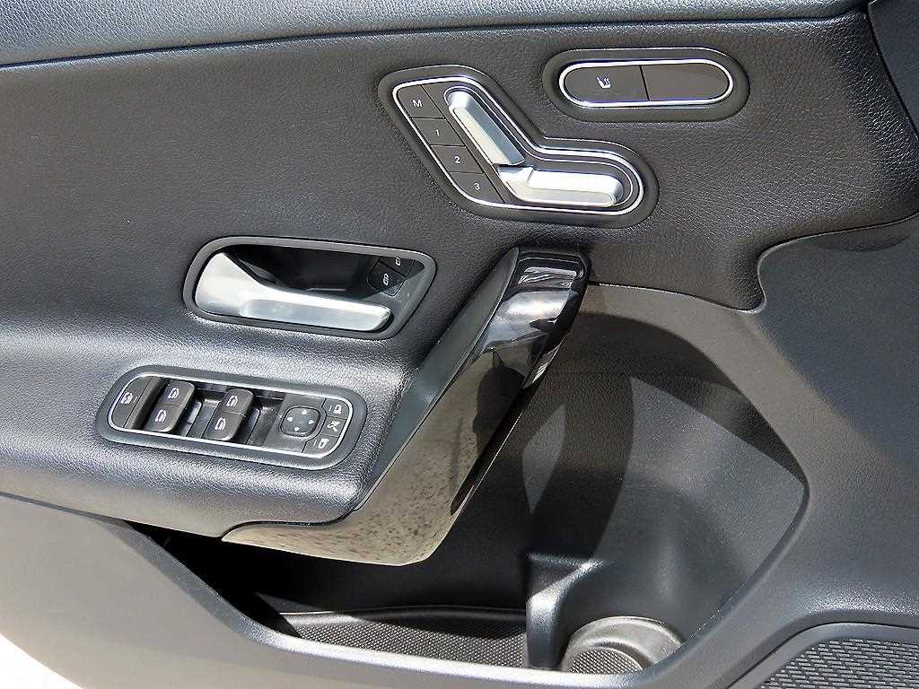 Mercedes-Benz A-Class — photo 11