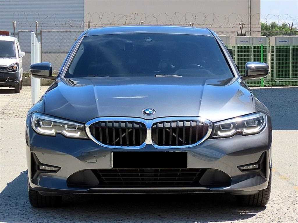 BMW 3-Series — photo 01