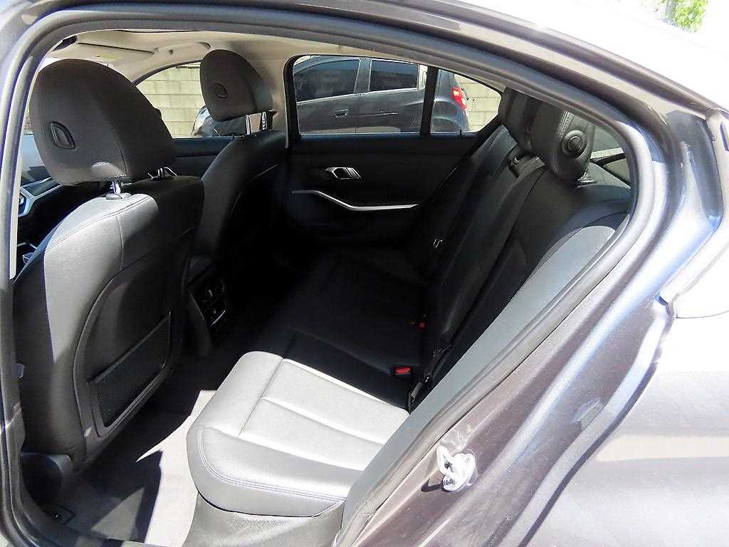 BMW 3-Series — photo 06