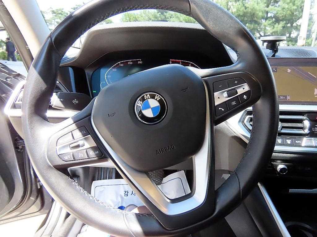 BMW 3-Series — photo 08
