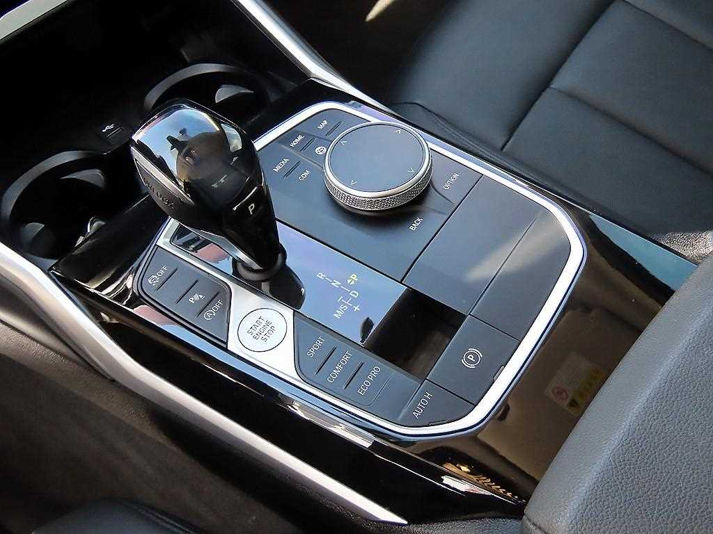 BMW 3-Series — photo 11