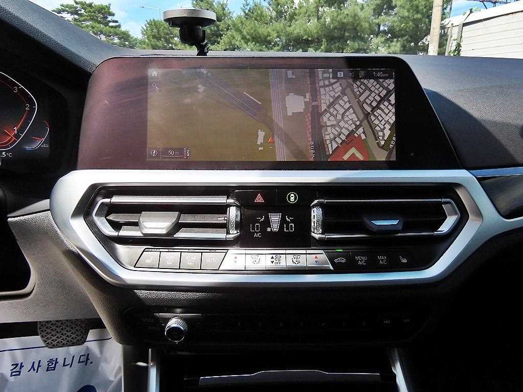 BMW 3-Series — photo 13