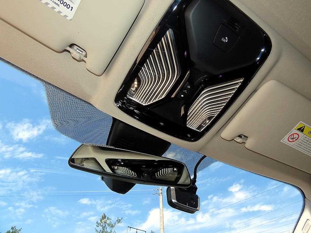 BMW 3-Series — photo 16