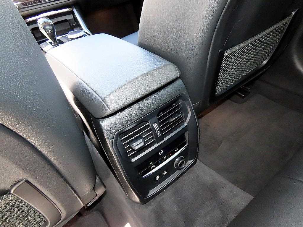 BMW 3-Series — photo 17
