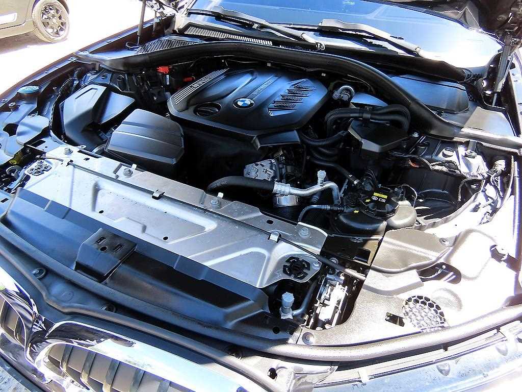 BMW 3-Series — photo 19