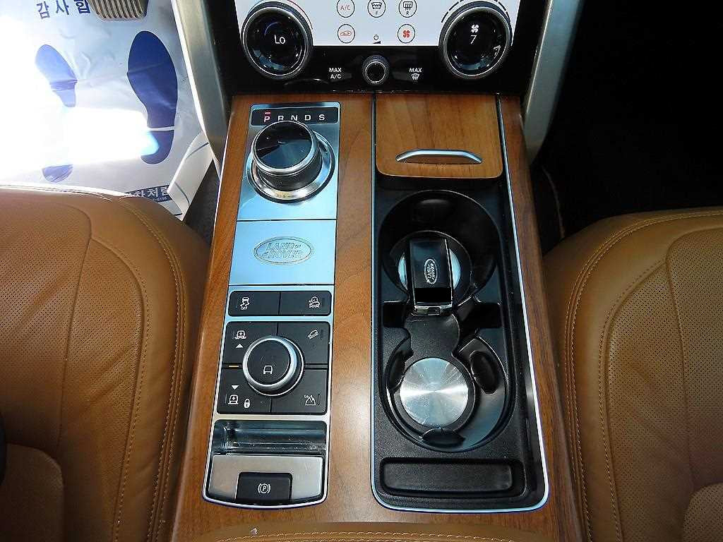 Land Rover Range Rover — photo 11