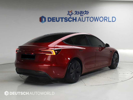 Tesla Model 3 — photo 02
