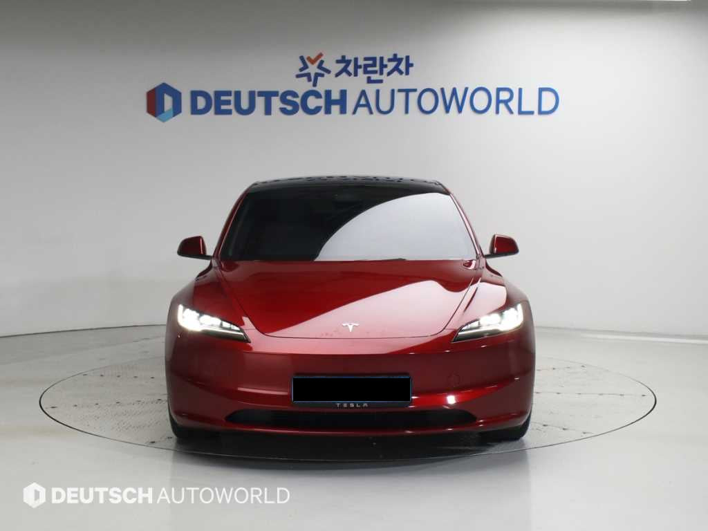 Tesla Model 3 — photo 03