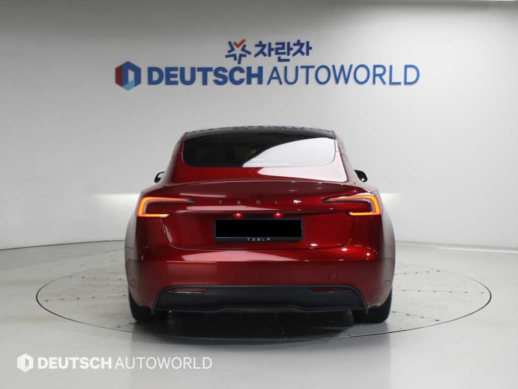 Tesla Model 3 — photo 04