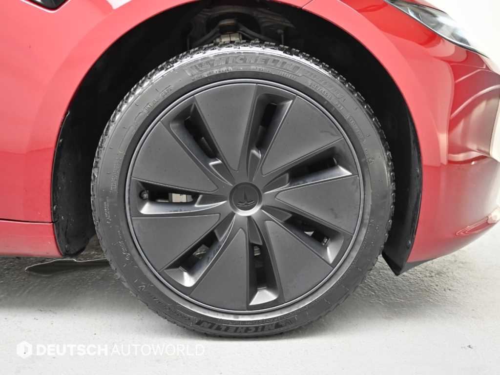 Tesla Model 3 — photo 05