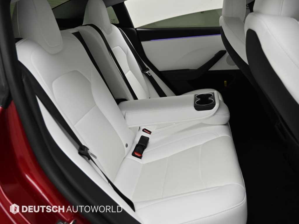 Tesla Model 3 — photo 12