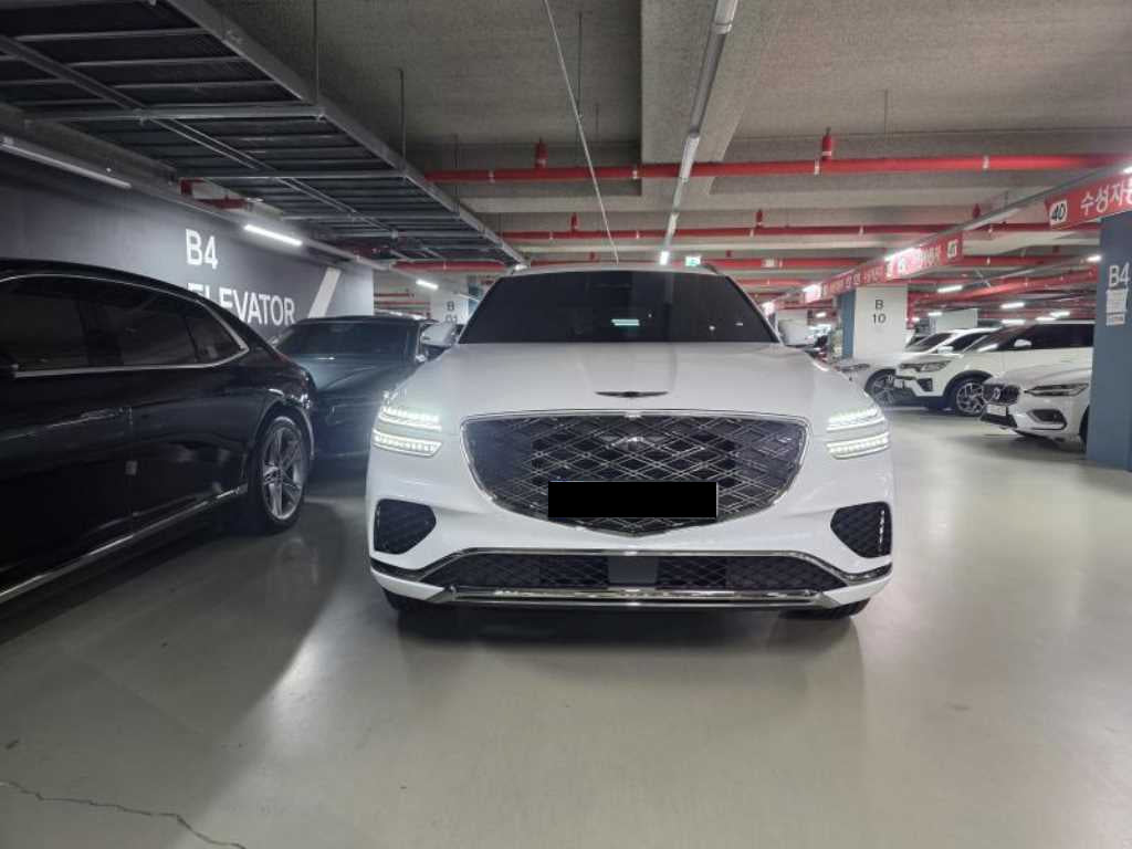 Genesis GV70 — photo 01