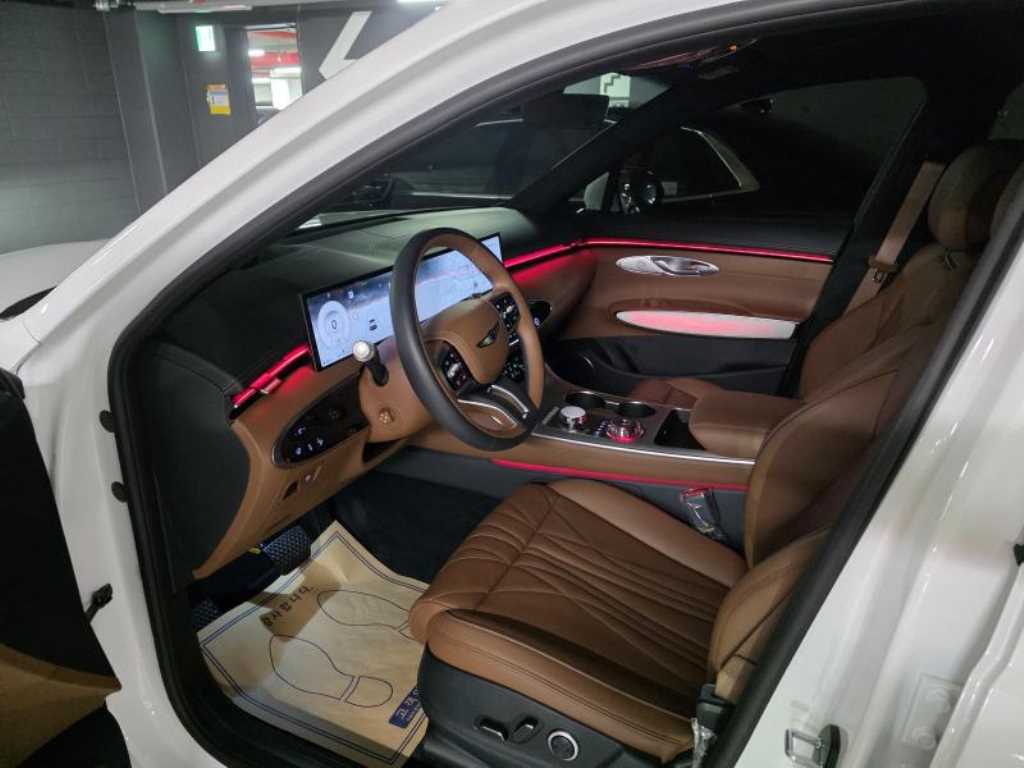 Genesis GV70 — photo 08
