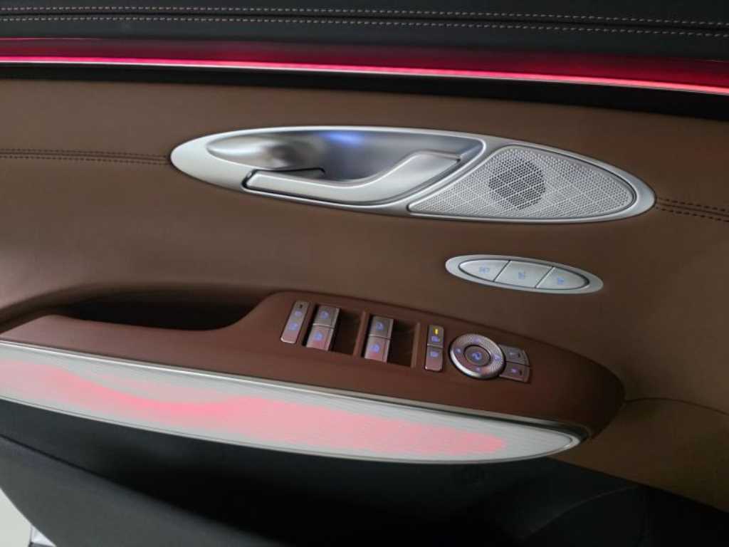 Genesis GV70 — photo 14