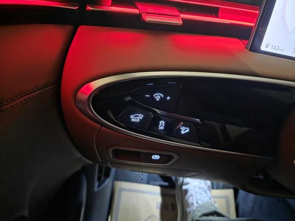 Genesis GV70 — photo 20