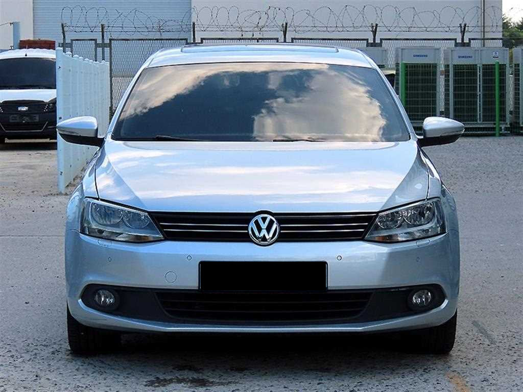 Volkswagen Jetta — photo 01