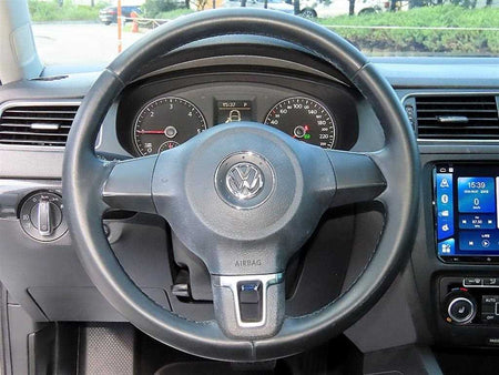 Volkswagen Jetta — photo 08