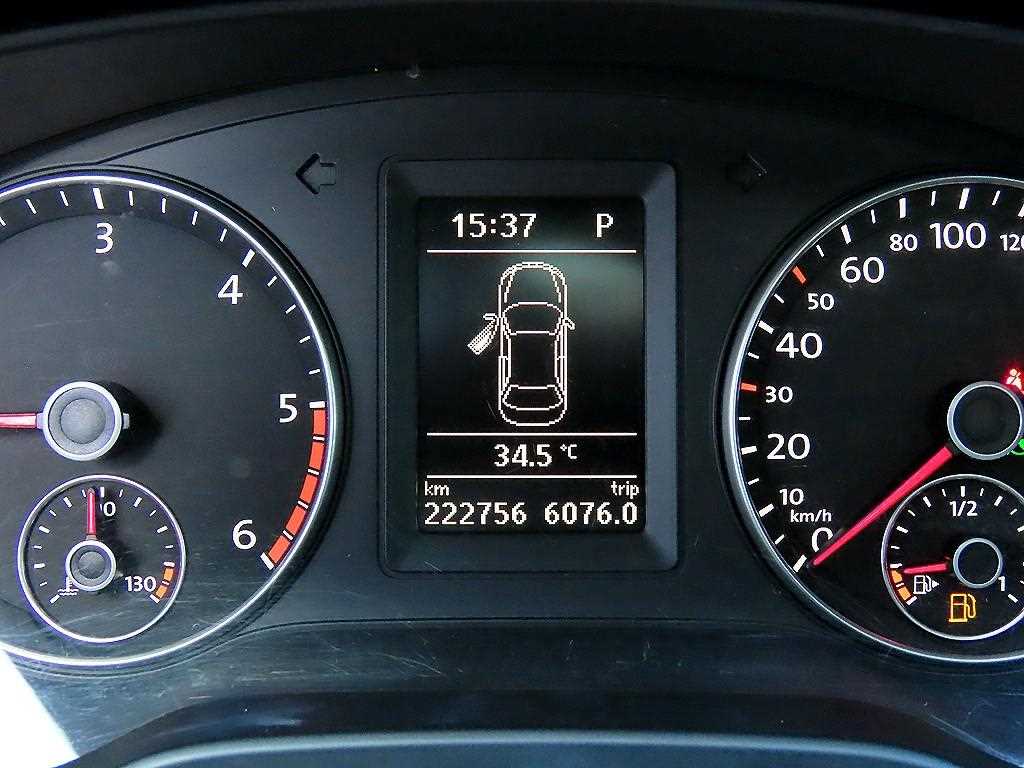 Volkswagen Jetta — photo 09
