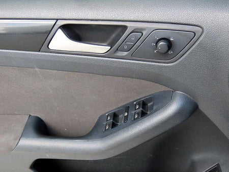 Volkswagen Jetta — photo 12