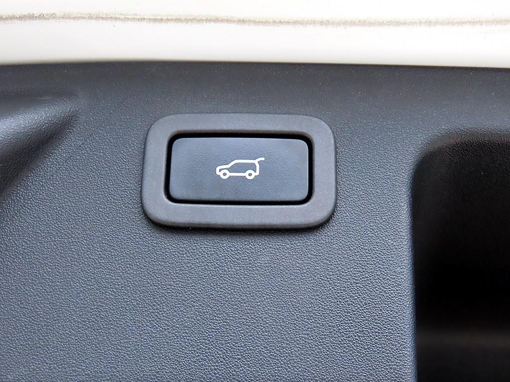 Land Rover Discovery Sport — photo 16