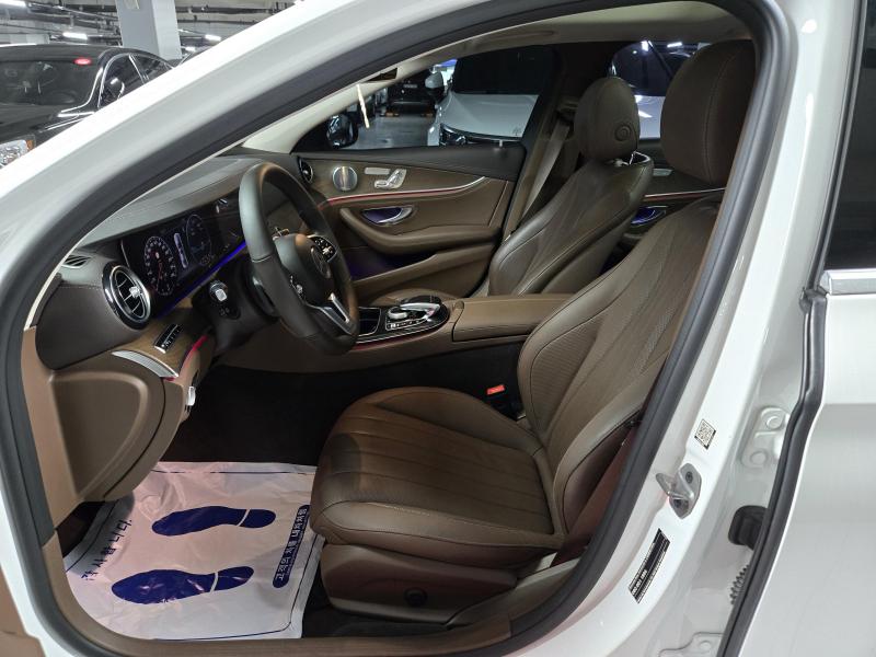 Mercedes-Benz E-Class — photo 05